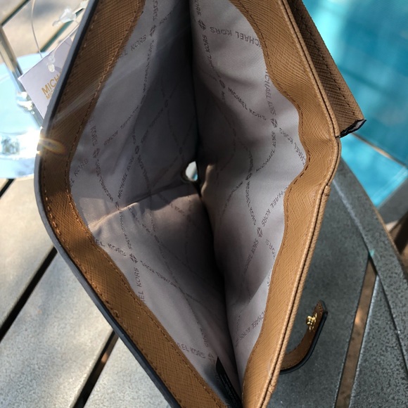 Michael Kors Jet Set Double Zip Phone Wristlet - Picture 8 of 8